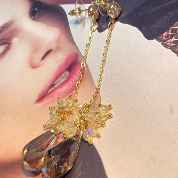 Beautiful Drop Crystals Earrings - Picture 6 of 6